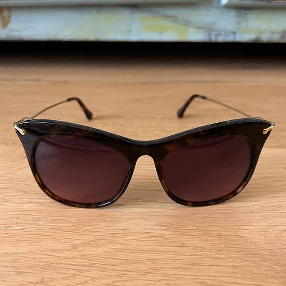 Elisabeth and James Fairfax Sunglasses - Picture 3 of 9